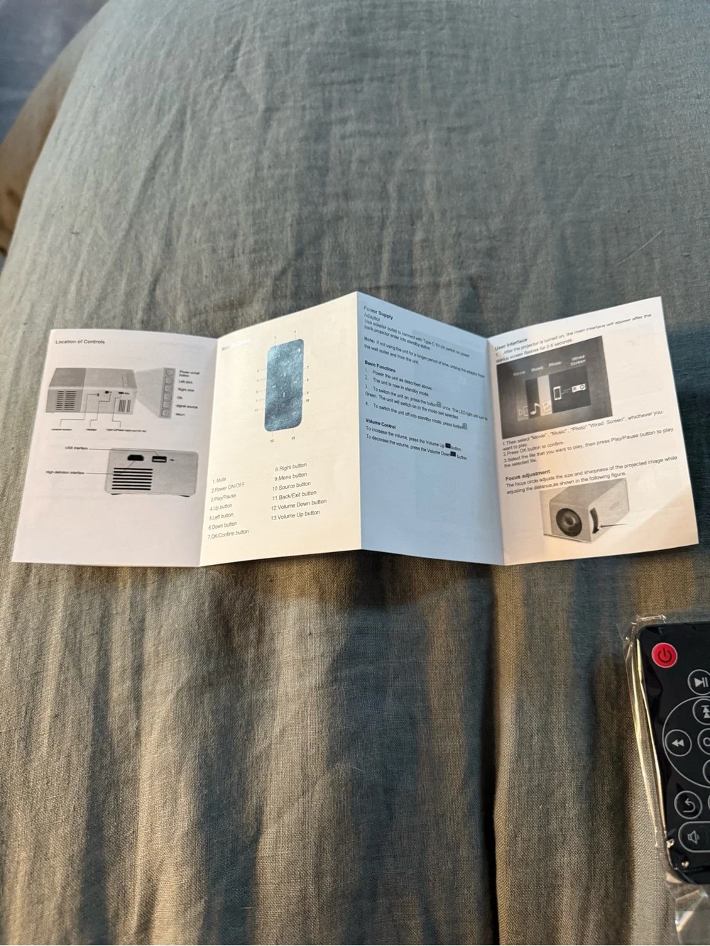 Vforma Mini Portable Projector in Black